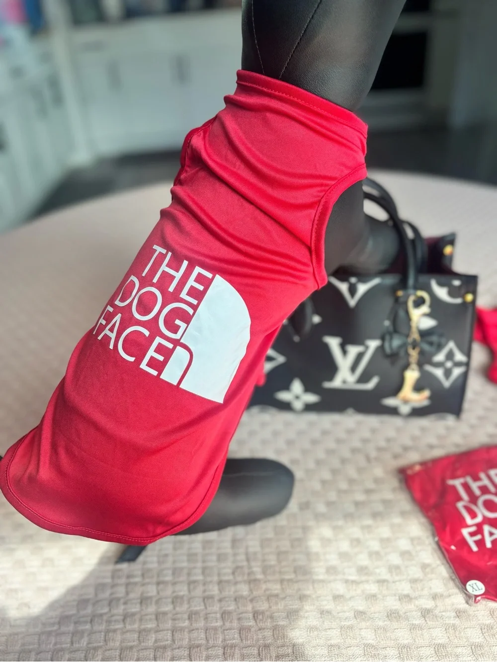 GORGEOUS RED THE DOG FACE TSHIRT X-LARGE SIZE ❗️😍🐾❤️
